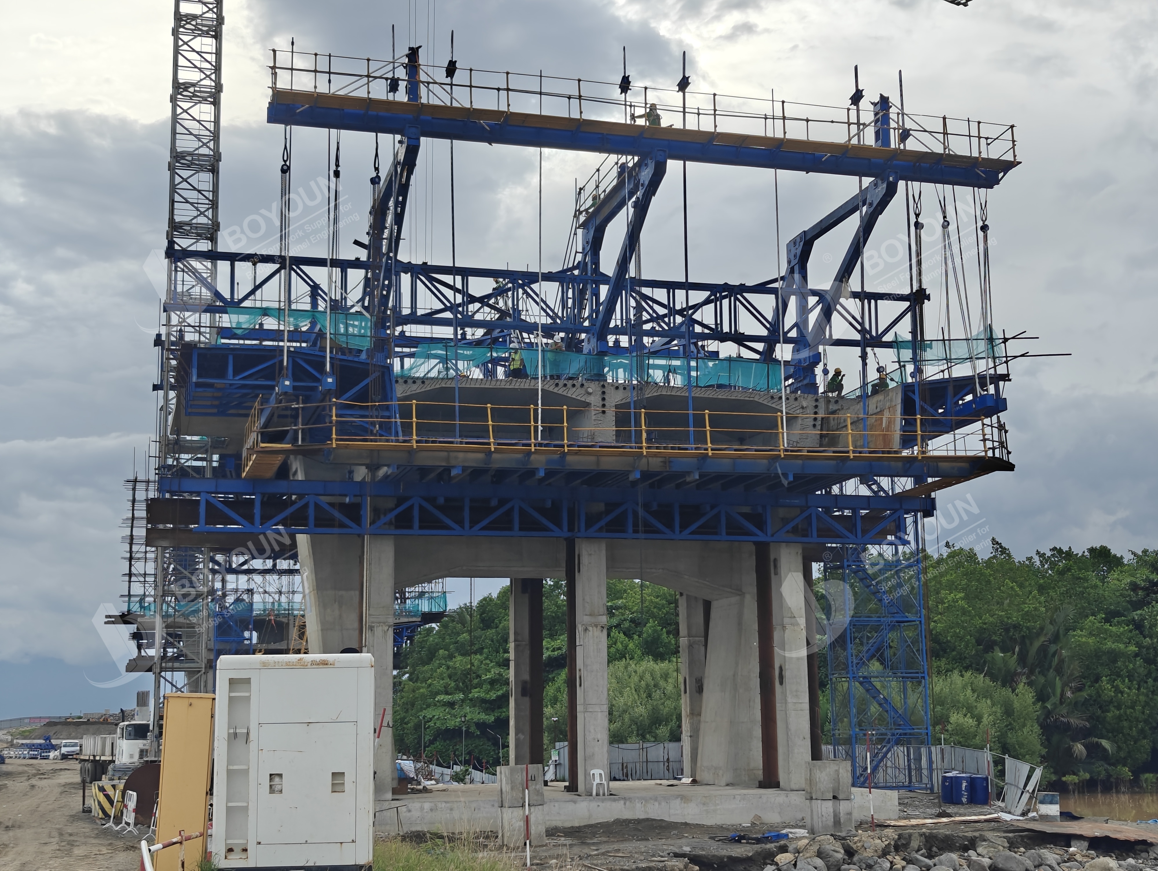 Hydraulic Cantilever Suspension Formwork for Prestressed Concrete Segment Casting